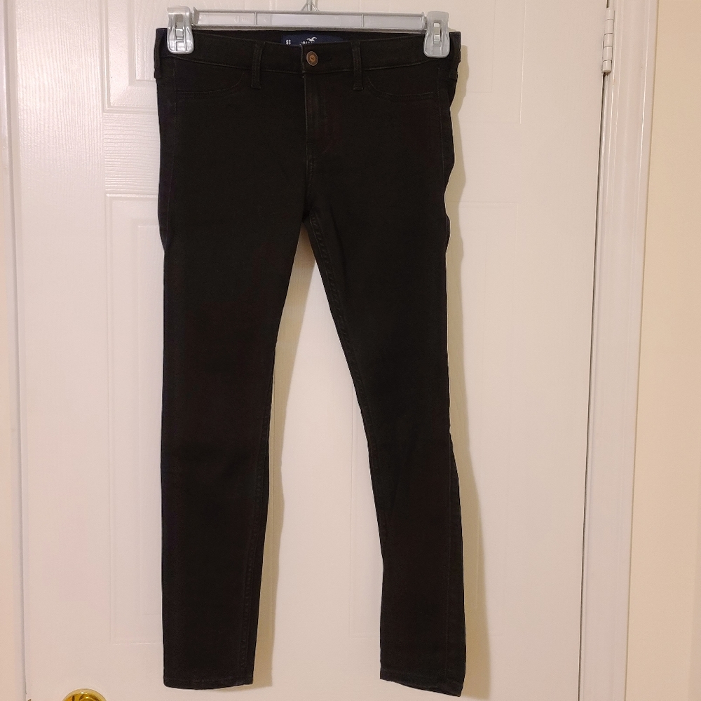 Hollister Low Rise Jean Leggings Advanced Stretch. Black. 5 Short or W27, L26.